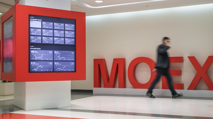 На фондовом рынке Мосбиржи возобновились торги