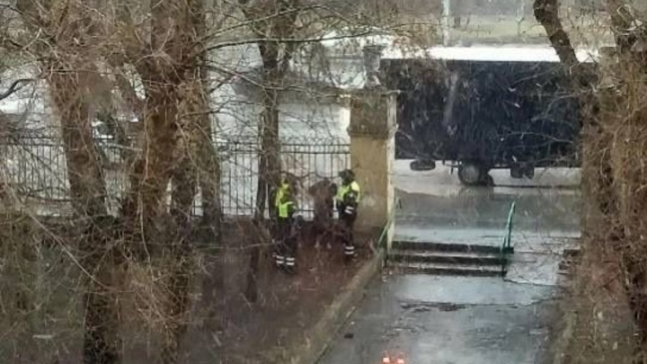 Наряд ДПС поймал странного водителя с грузом неизвестного вещества в Новосибирске