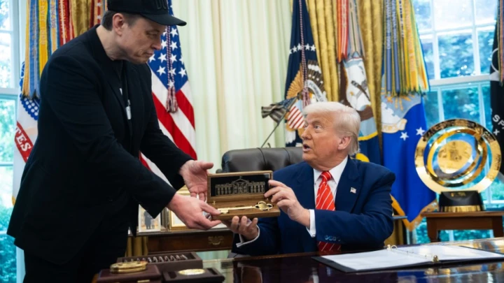 Конфликт Маска и Трампа набирает обороты: У миллиардера предлагают отнять компанию SpaceX