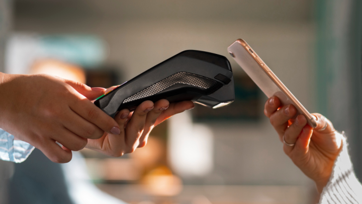 МВД раскрыло схему кражи денег через NFC