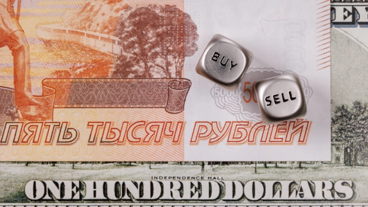 Рубль колбасит. Только вылез из трёхзначных курсов, как радость тут же развеяли: Мы ещё туда вернёмся