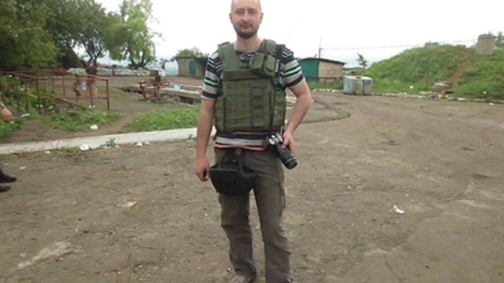 «Примитивный идиот»: Бабченко получил новый статус после слов о смерти Кобзона и Захарченко