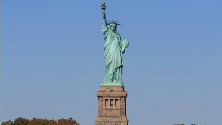 Революция Трампа резко изменила географию ада: Дугин объяснил, зачем Франция призвала США вернуть статую Свободы