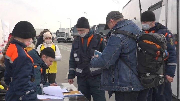 Границу Ростовской области пересекли ещё более 11 тысяч беженцев из Донбасса: Новости на 17 марта