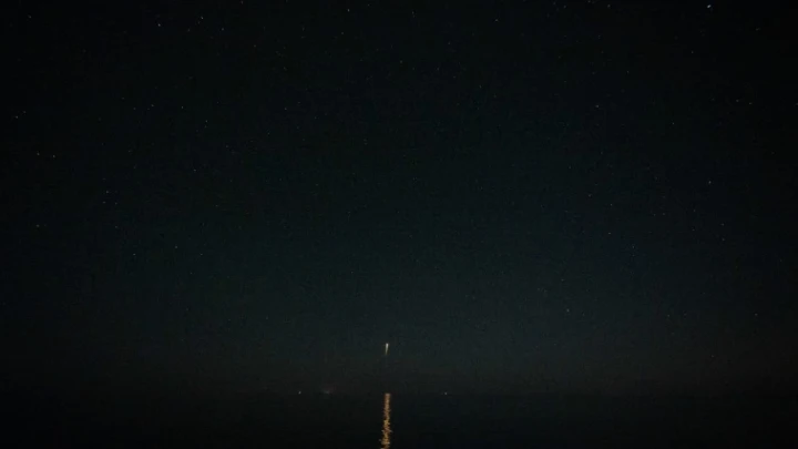 Космический корабль Crew Dragon сел прямо в море: Что с экипажем