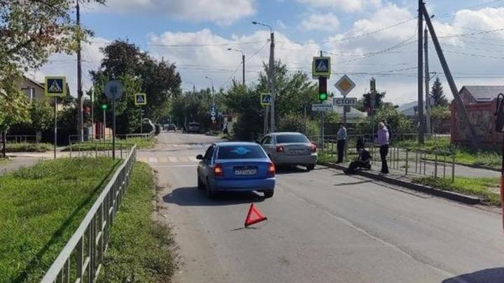 В одном из городов Ростовской области пьяный житель на самокате врезался в иномарку
