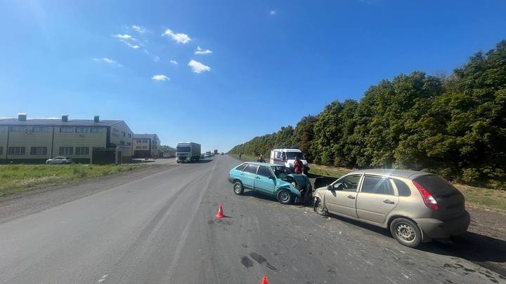 Под Новочеркасском произошла авария с участием трёх авто. Есть пострадавшие