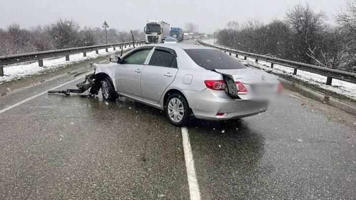 В лобовом ДТП на Кубани один человек погиб, ещё двое пострадали