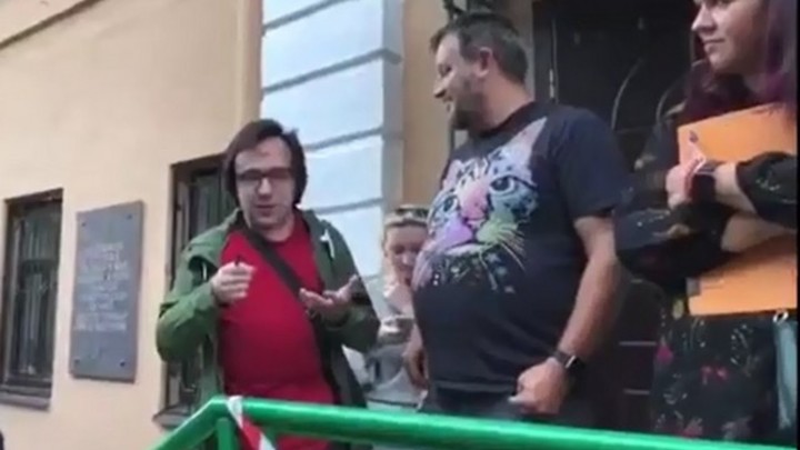 Взрывная политика! Дымовая шашка сорвала заседание совета в МО Смольнинское