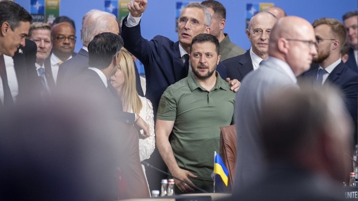 США намеревались наказать Зеленского на саммите НАТО. Но передумали