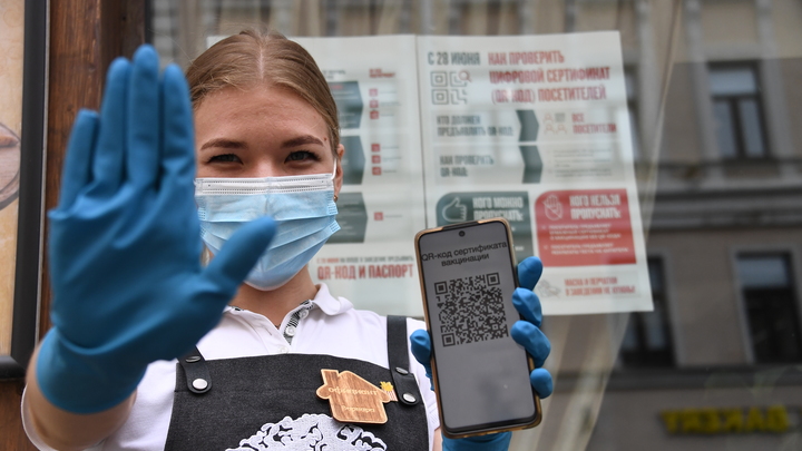 Сотрудники одной из кофеен Екатеринбурга не пускают посетителей, привитых вакциной Pfizer