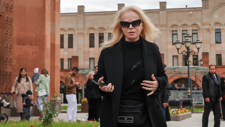 Погода в доме и скандал в Хамовниках: Лариса Долина на отдает деньги обманутой женщине