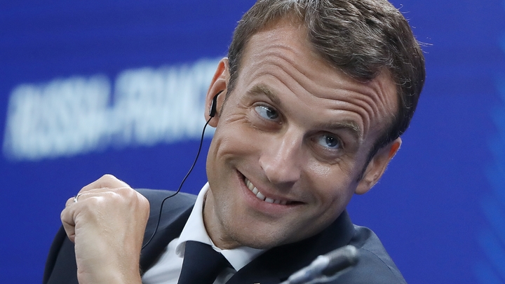 Эммануэль продолжает “макронить”: Президент Франции пообещал Зеленскому скорое членство в ЕС