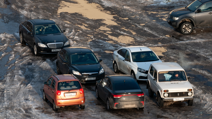 Автоэксперт рассказал, как часто нужно мыть автомобиль зимой