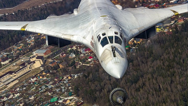 “РВ”: Множество ракет ВКС России летят в западные районы Украины, в стране звучит тревога