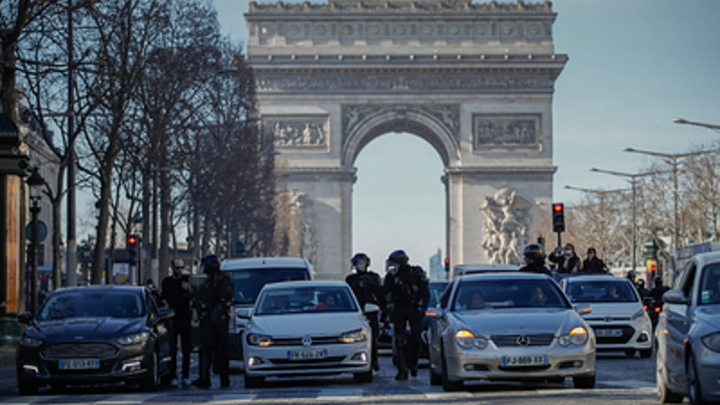 Доктор Мясников оказался в эпицентре парижского бунта: Приехал к сыну в гости!