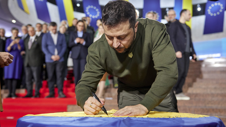 Власти Италии заявили о подготовке Зеленским плана диалога с Кремлем