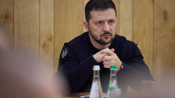 Рейтинг Зеленского оказался в два раза ниже поддержки Залужного