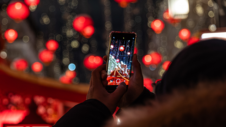 Чиновники закупили айфоны на 6,8 миллиона рублей. США использовали их для слежки за русскими