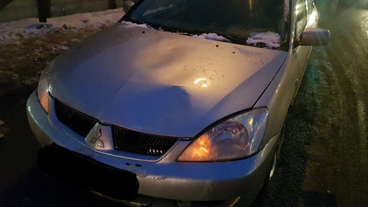 В Самаре Mitsubishi сбил женщину на зебре. Она переходила дорогу на красный