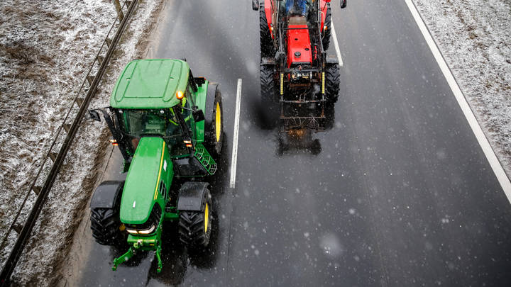 Горячая точка на границе с Польшей: Небратья наносят удар сгоревшей техникой