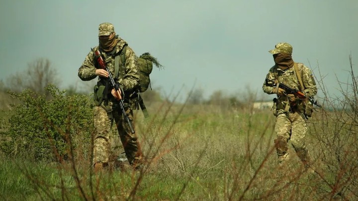 В Сети появились кадры бегства украинских десантников из Красного Лимана
