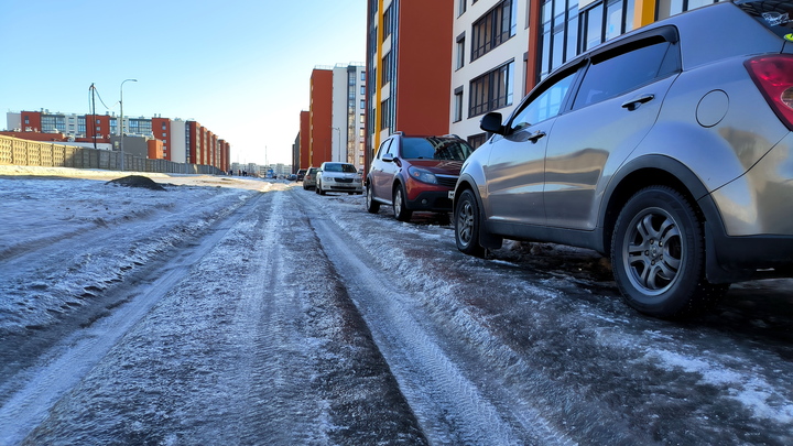 Сезон зимних травм открыт: в Петербурге 14 человек попали в больницу из-за гололёда