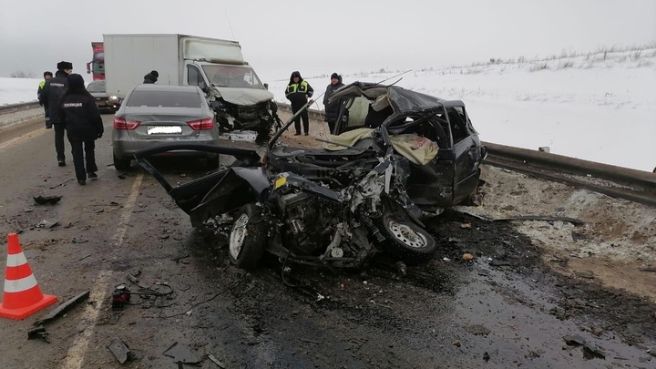 Стали известны подробности жесткого ДТП на М-5 под Сызранью у границ с Ульяновской областью