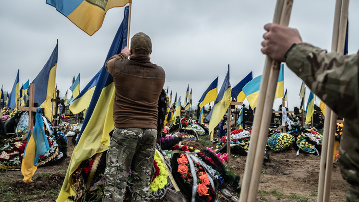 В Сети показали новое кладбище имени Зеленского: Могилам нет конца