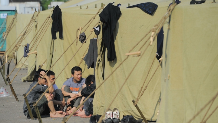 Лукашенко приказал поставить палатки и привезти гуманитарную помощь в лагерь мигрантов
