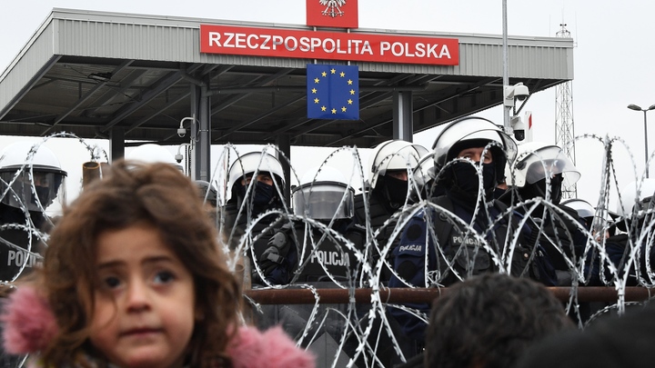 Две сотни мигрантов с петардами и слезоточивым газом пытались прорваться через польскую границу