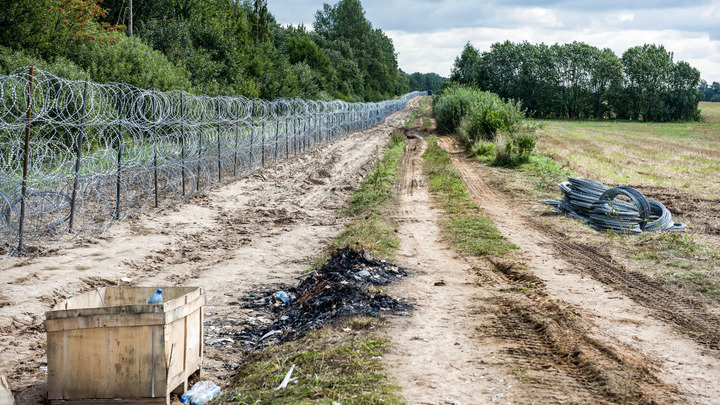 Следователи рассказали о погибшем мигранте, тело которого выбросили литовские силовики