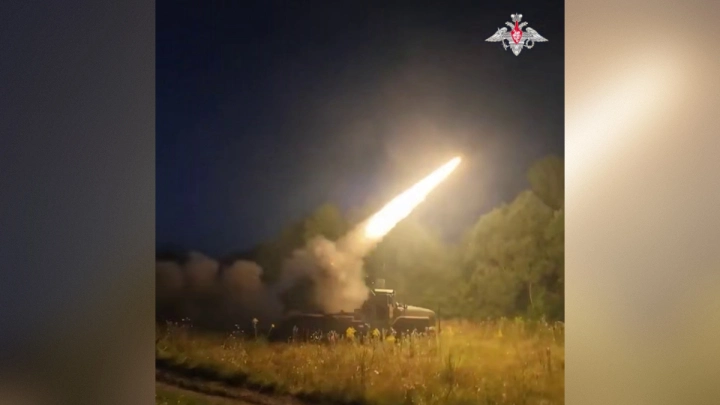 Реактивные осадки накрыли укрепрайон ВСУ: видео Минобороны