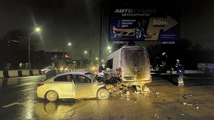 В ночном ДТП в Ростове погибла пассажирка иномарки