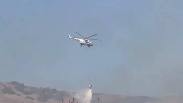 К тушению пожара в Геленджике привлекли вертолёт Ми-8