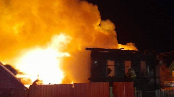 На Кубани во время пожара в частном доме погибли двое маленьких детей