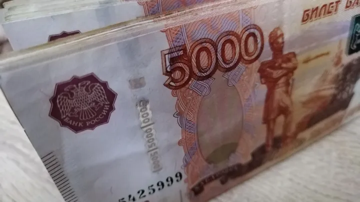 Росстат раскрыл среднюю зарплату в России в 110 тысяч рублей