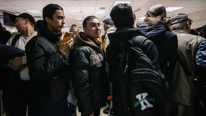 Госдума готовится расширить список причин для лишения мигрантов гражданства. Володин перечислил восемь пунктов