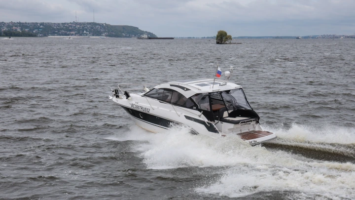 Столкновение катера с теплоходом в Москве: выпавшего в воду ребёнка ищут водолазы