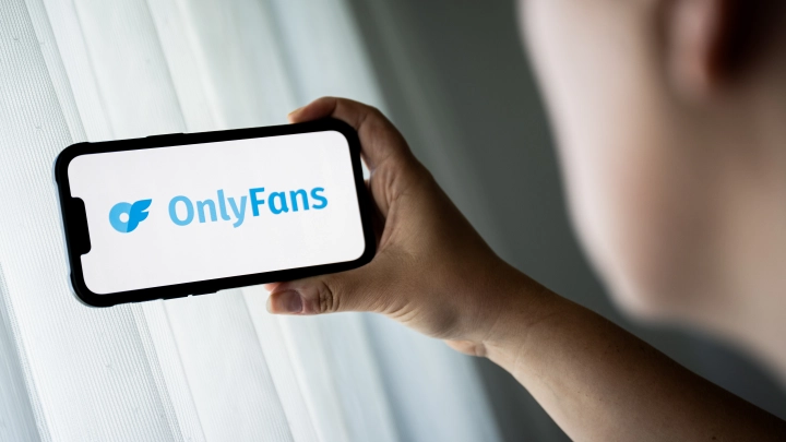 Запрещено, но гривны стригут: Сколько украинские модели OnlyFans задолжали налоговой