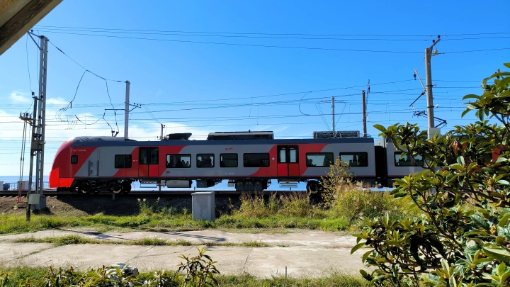 Дожди и смерчи в Сочи. Движение парализовано. Поезда опаздывают. Что происходит прямо сейчас
