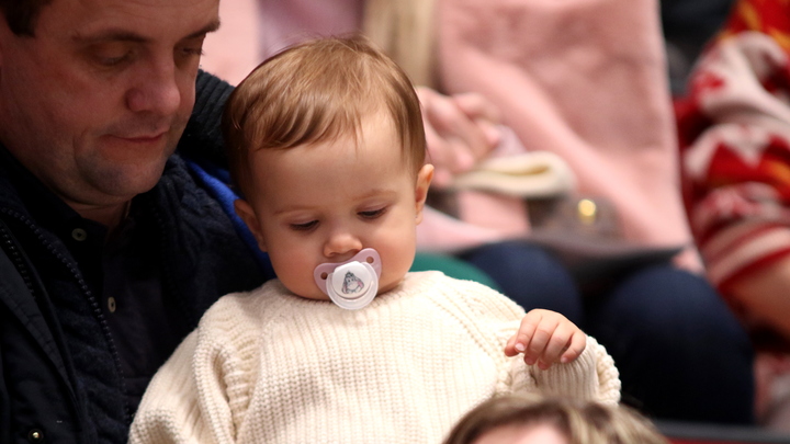 Подмосковные семьи с приемными детьми из Херсонской и Запорожской областей получат допвыплаты