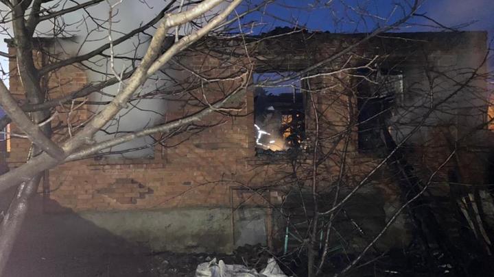 Следователи возбудили уголовное дело после гибели пяти человек в пожаре в Каменском районе