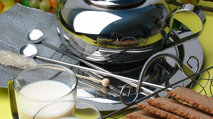 Страдают многие: Эксперт рассказала об опасности молока