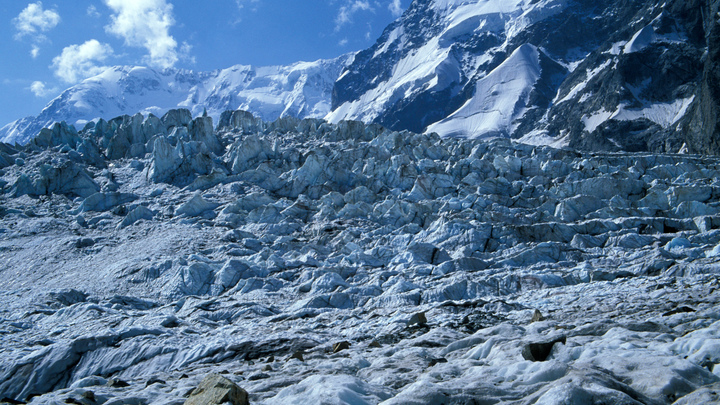 В Сочи жители 30 домов остались отрезаны от цивилизации из-за сошедшего оползня