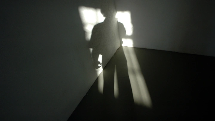 Откройте шторы пошире: психологи рассказали, как побороть зимнюю хандру