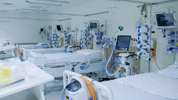 Отдохнула в Испании, привезла COVID-19: Скольких людей успела заразить сотрудница клубничного барона Грудинина?