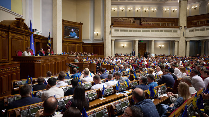 На Украине официально отменили президентские выборы