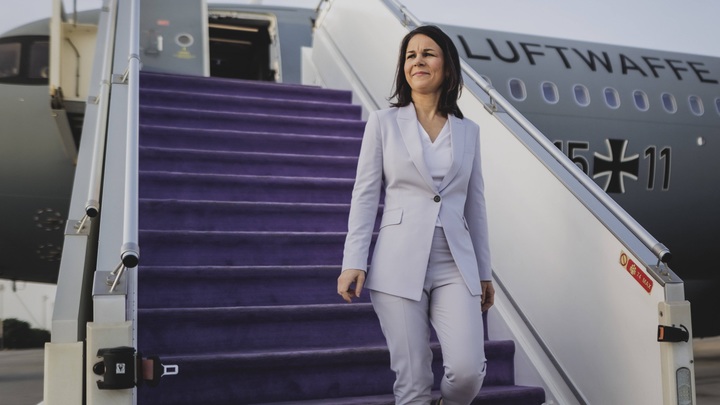 Мощность двигателя самолета. Какое количество керосина израсходовали двигатели самолета. Какое количество бензина израсходовал двигатель самолета. Какова полезная мощность. Какое количество керосина израсходовали двигатели самолета.