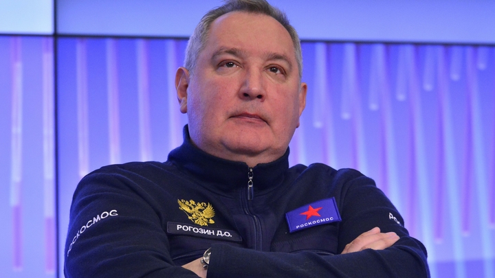 Рогозин отправил извлеченный у него осколок французского снаряда Макрону
